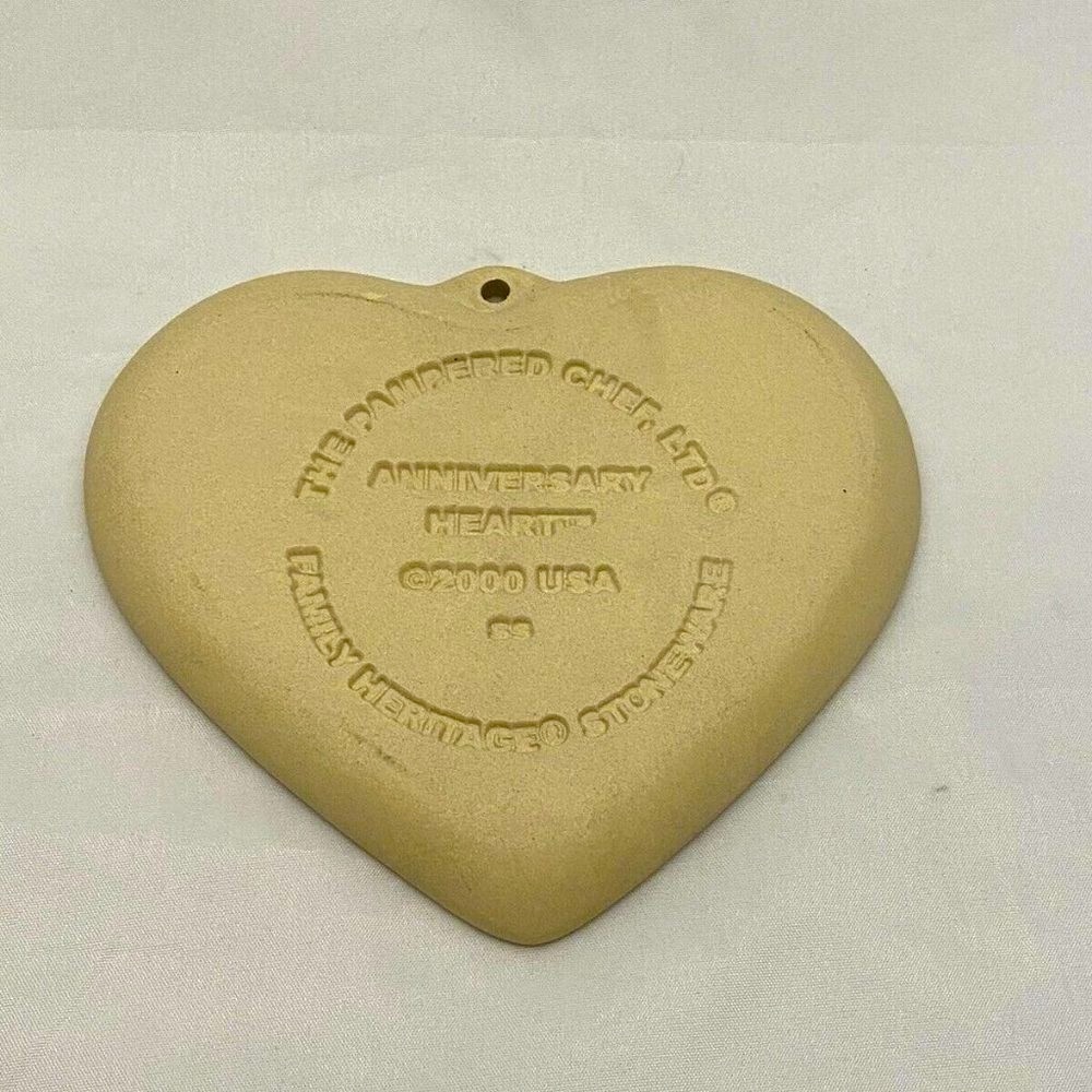 Shortbread Cookie Mold Pampered Chef Stoneware 2000 Anniversary Heart, VTG EUC - Picture 2 of 3